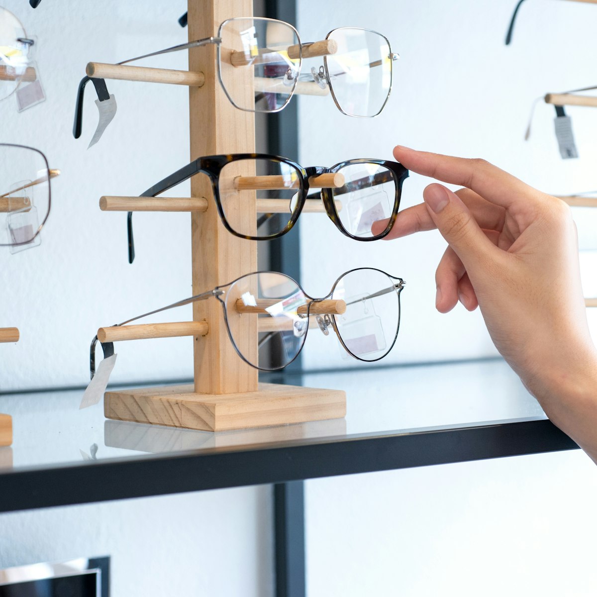 selecting glasses 