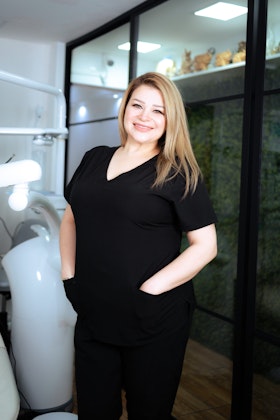 DDS NILZA MÁRQUEZ, Fundadora e Implantóloga