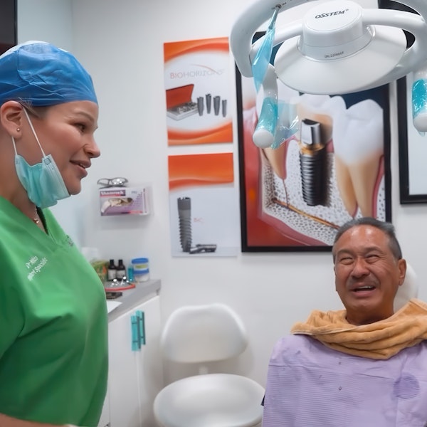 Smiling patient with Dra Nilza Márquez