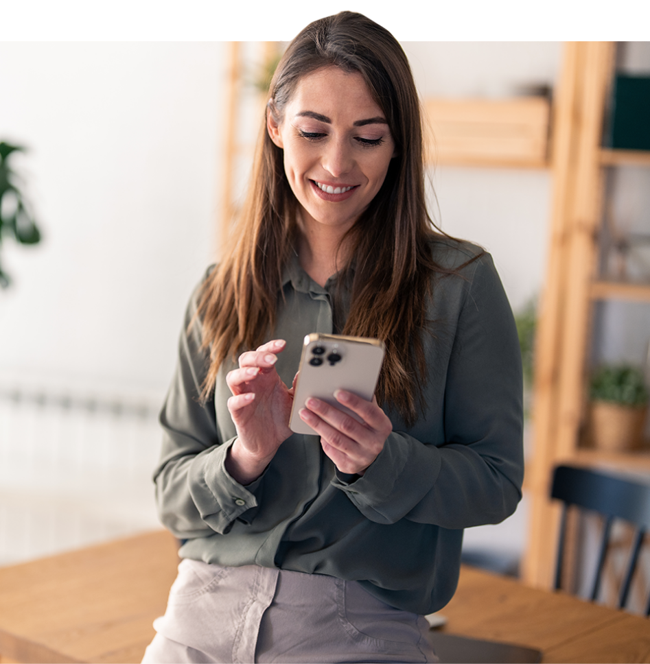 Happy Toothologie patient leaving a review