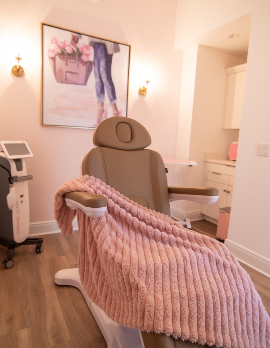 Naturally Aesthetic exam chair with plush blanket