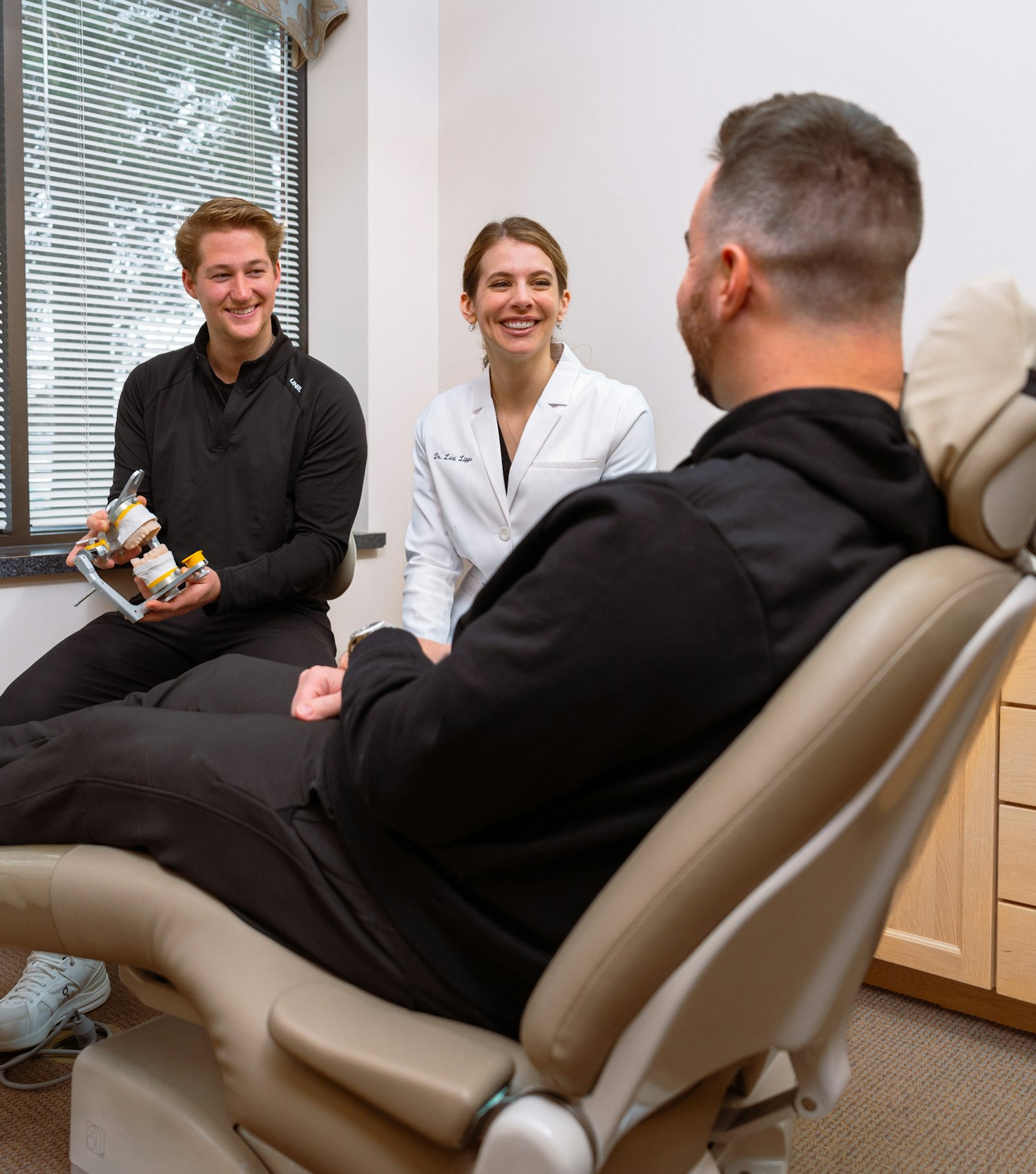 Dr. Lippe in consultation