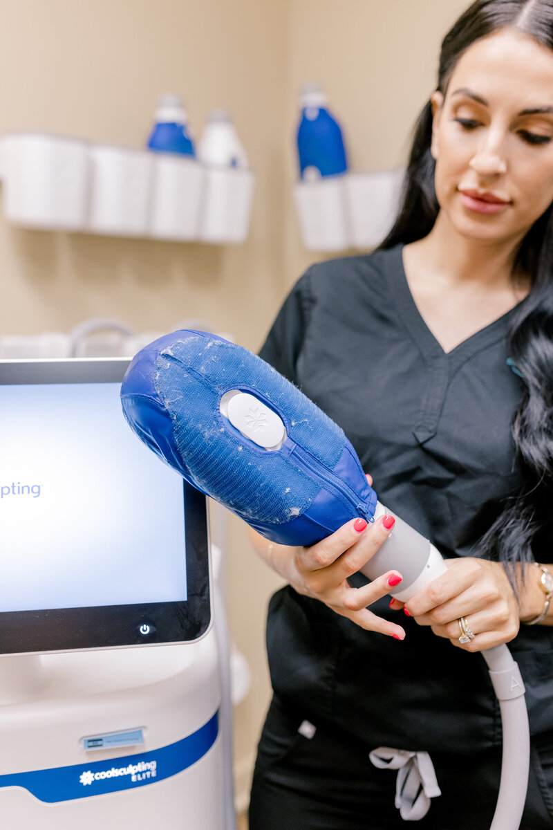team member prepping coolsculpting machine