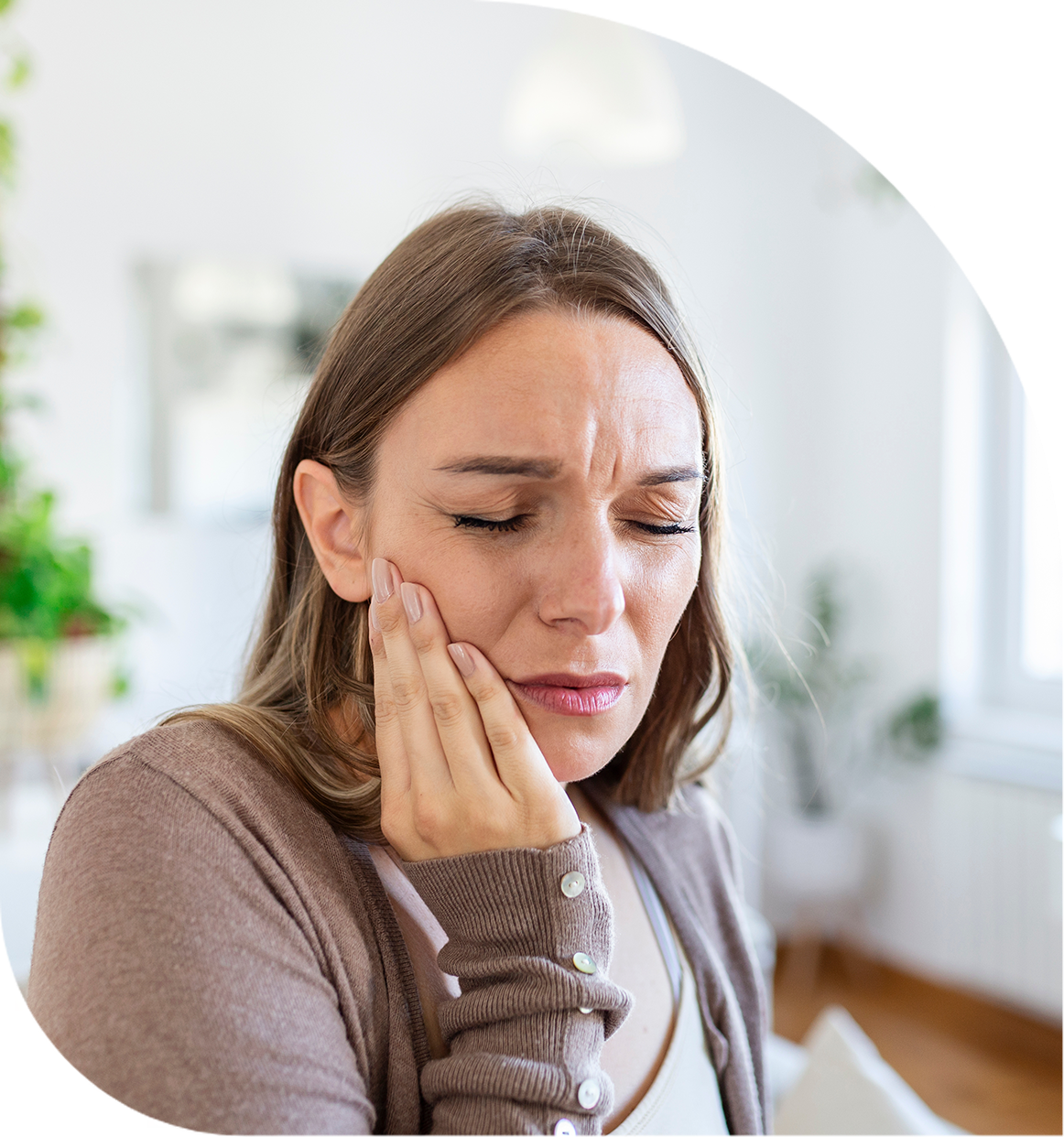 woman with dental pain
