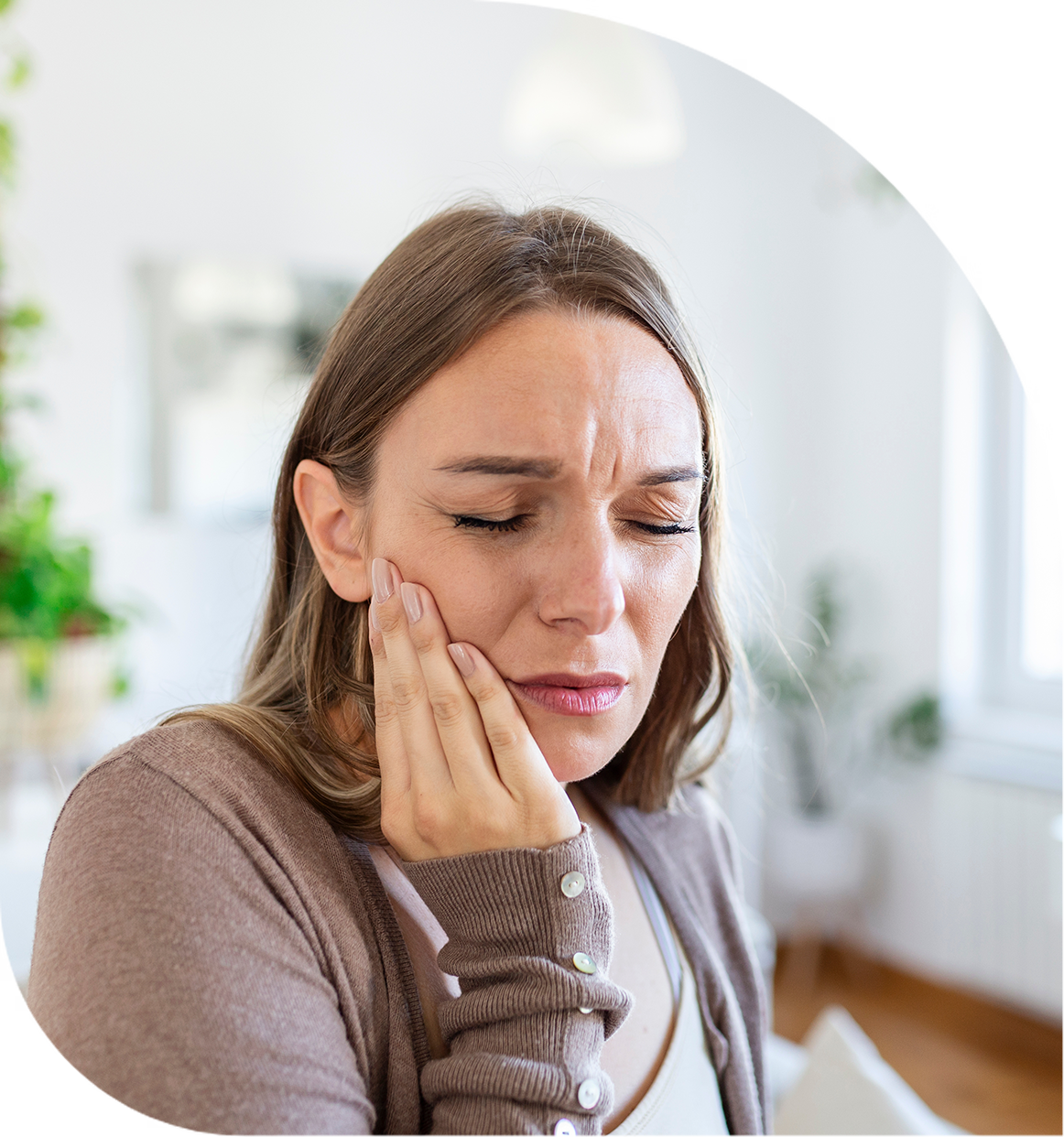 woman with dental pain