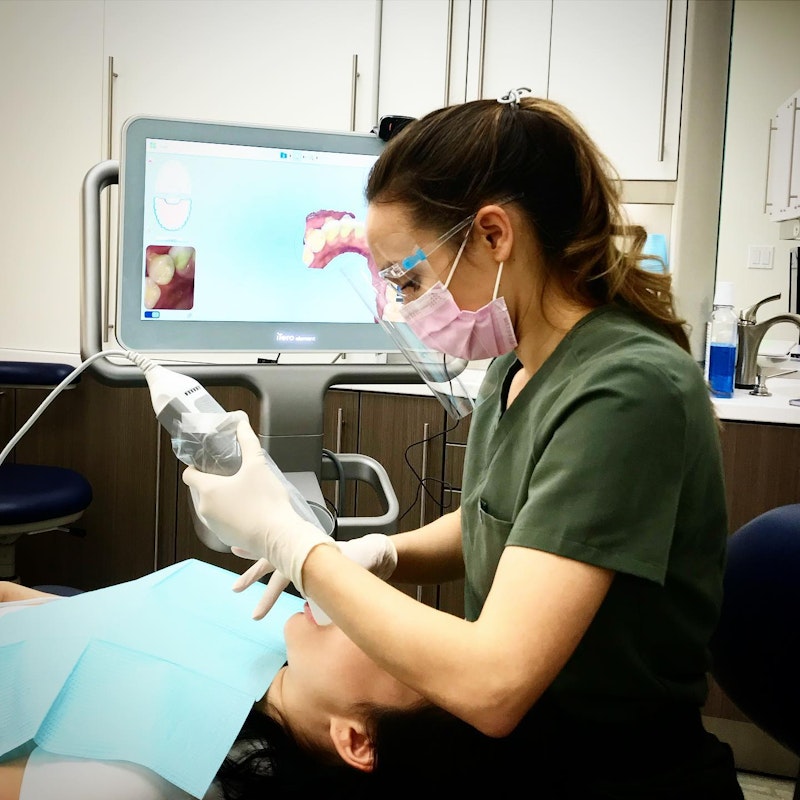 dentist using itero