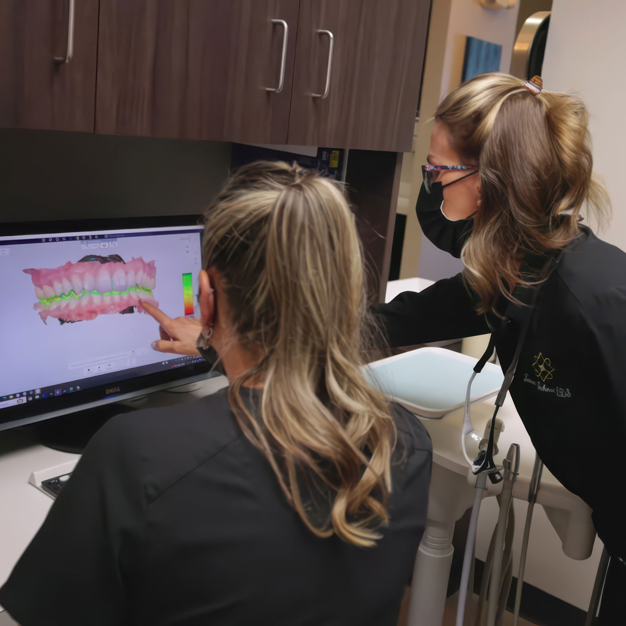 Staff reviewing 3d teeth model