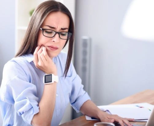 woman with jaw pain