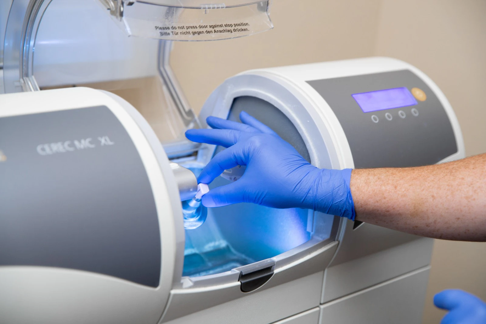 Cerec machine making a crown
